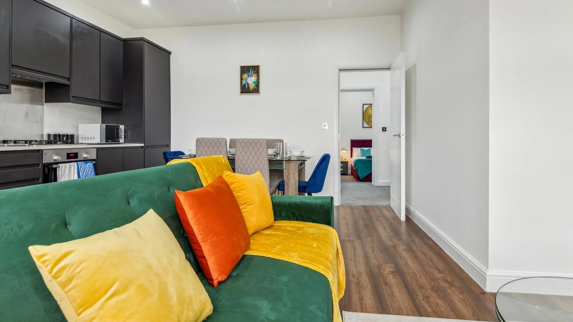 Spacious 3 Bedroom - 2 Full Bath Flat Belvedere Erith South East London 0*,