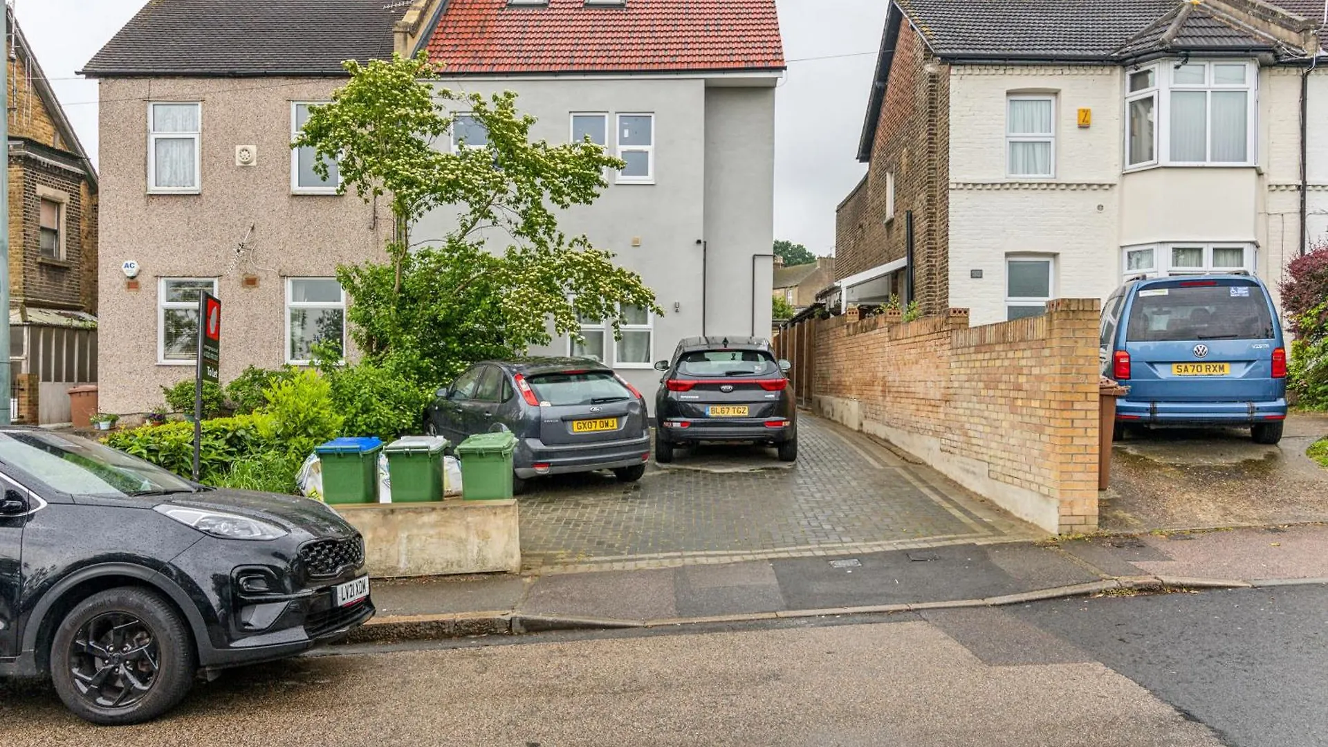 Spacious 3 Bedroom - 2 Full Bath Flat Belvedere Erith South East London
