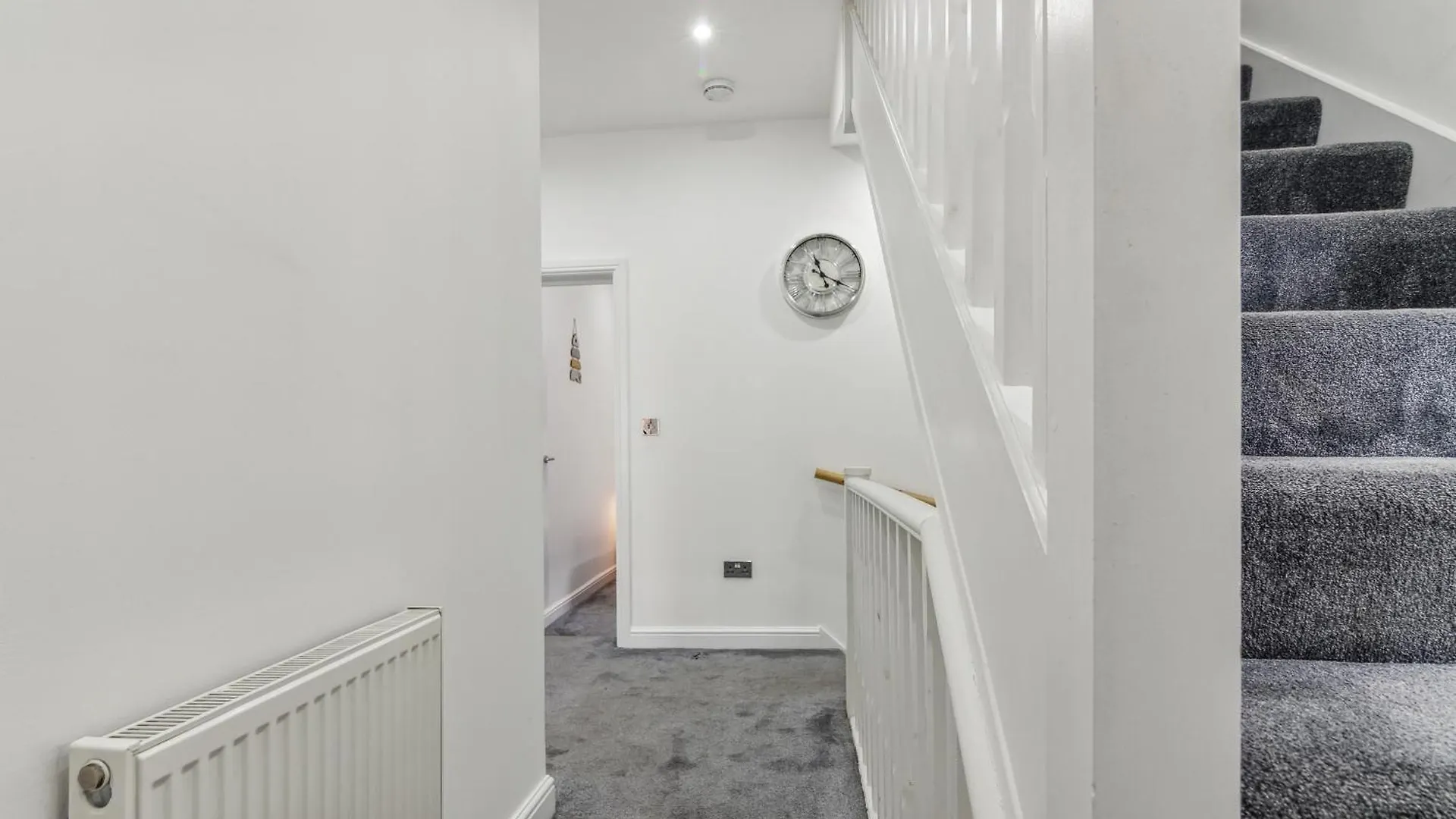 Spacious 3 Bedroom - 2 Full Bath Flat Belvedere Erith South East London